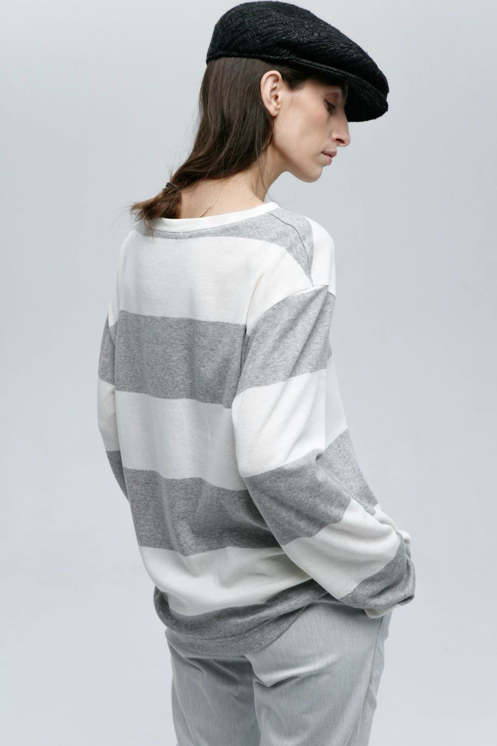 Лонгслив Boyfriend (Цвет Бело-серая полоска, Размер 44/S, Состав 70% Хлопок, 28% Кашемир, 2% Полиамид)