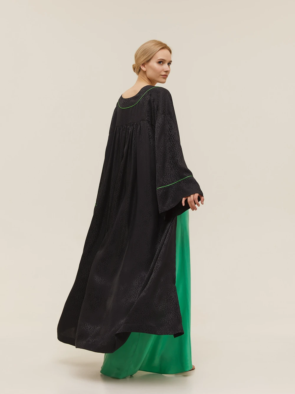 Кимоно Mira ( Цвет Чёрный с анималистическим принтом )