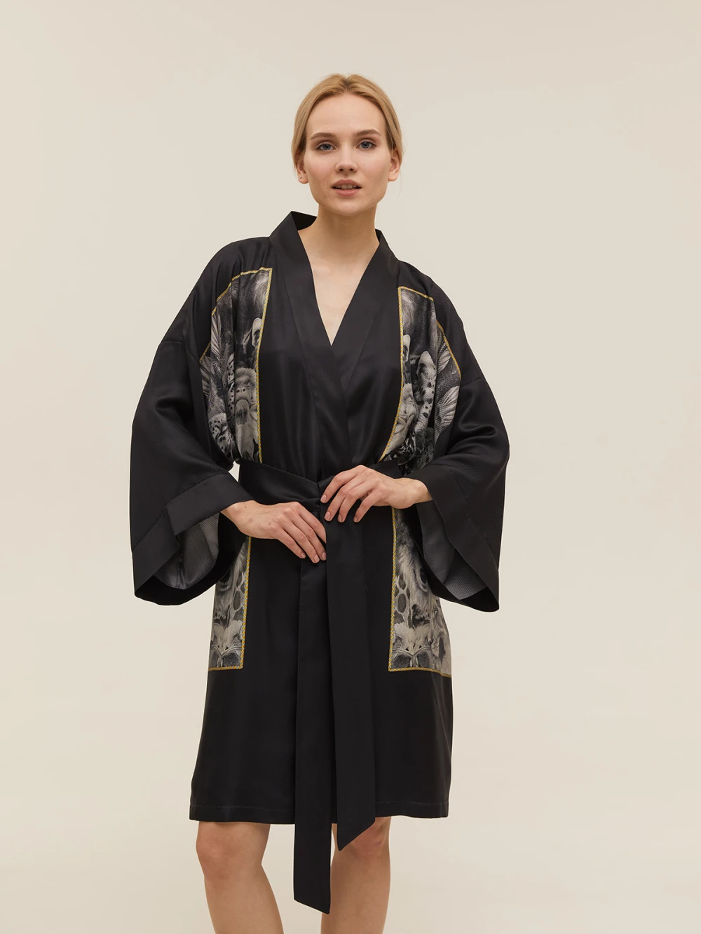 Кимоно Enka (Цвет Чёрный с анималистическим принтом, Размер S/M, Состав 100% шёлк)