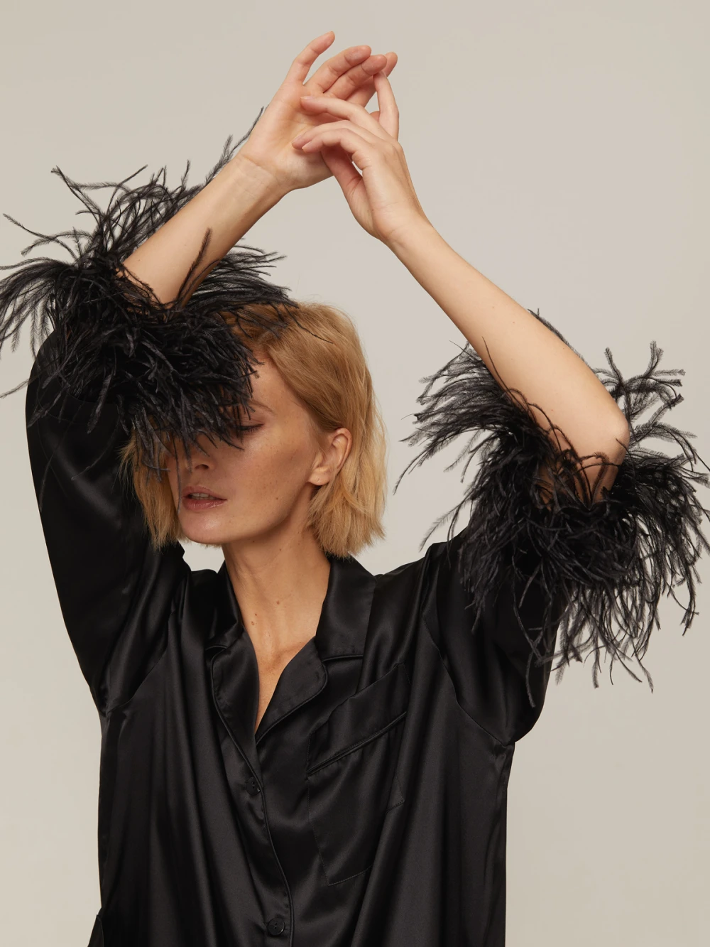 Костюм Vivien ( Цвет Чёрный с отделкой перья )