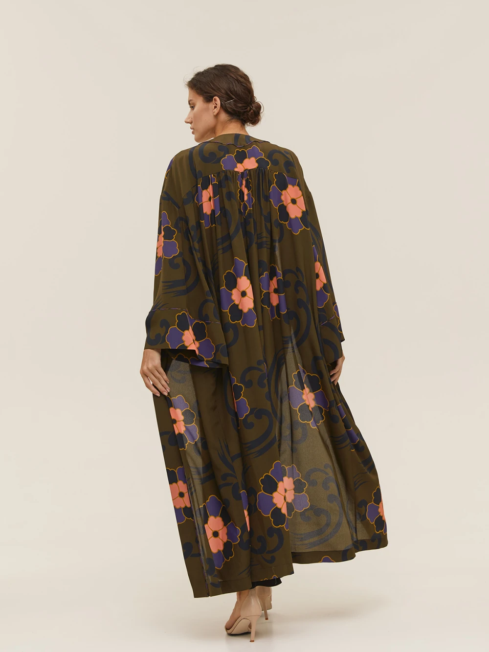 Кимоно Mira (Цвет Оливковый с цветами, Размер OneSize, Состав 100% шёлк)