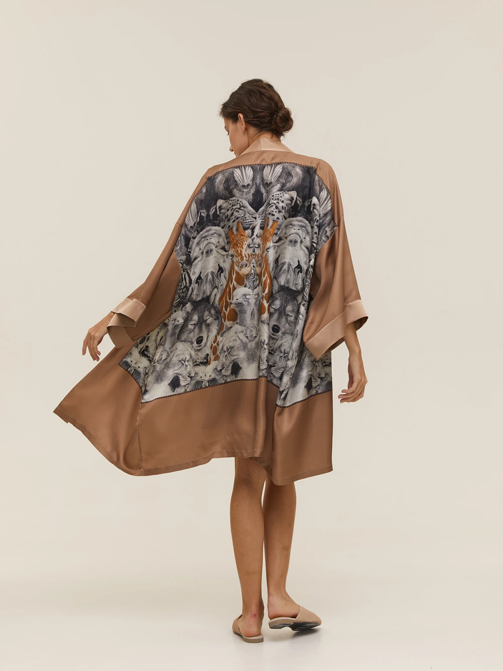 Кимоно Enka (Цвет Ореховый с анималистическим принтом, Размер L/XL, Состав 100% шёлк)