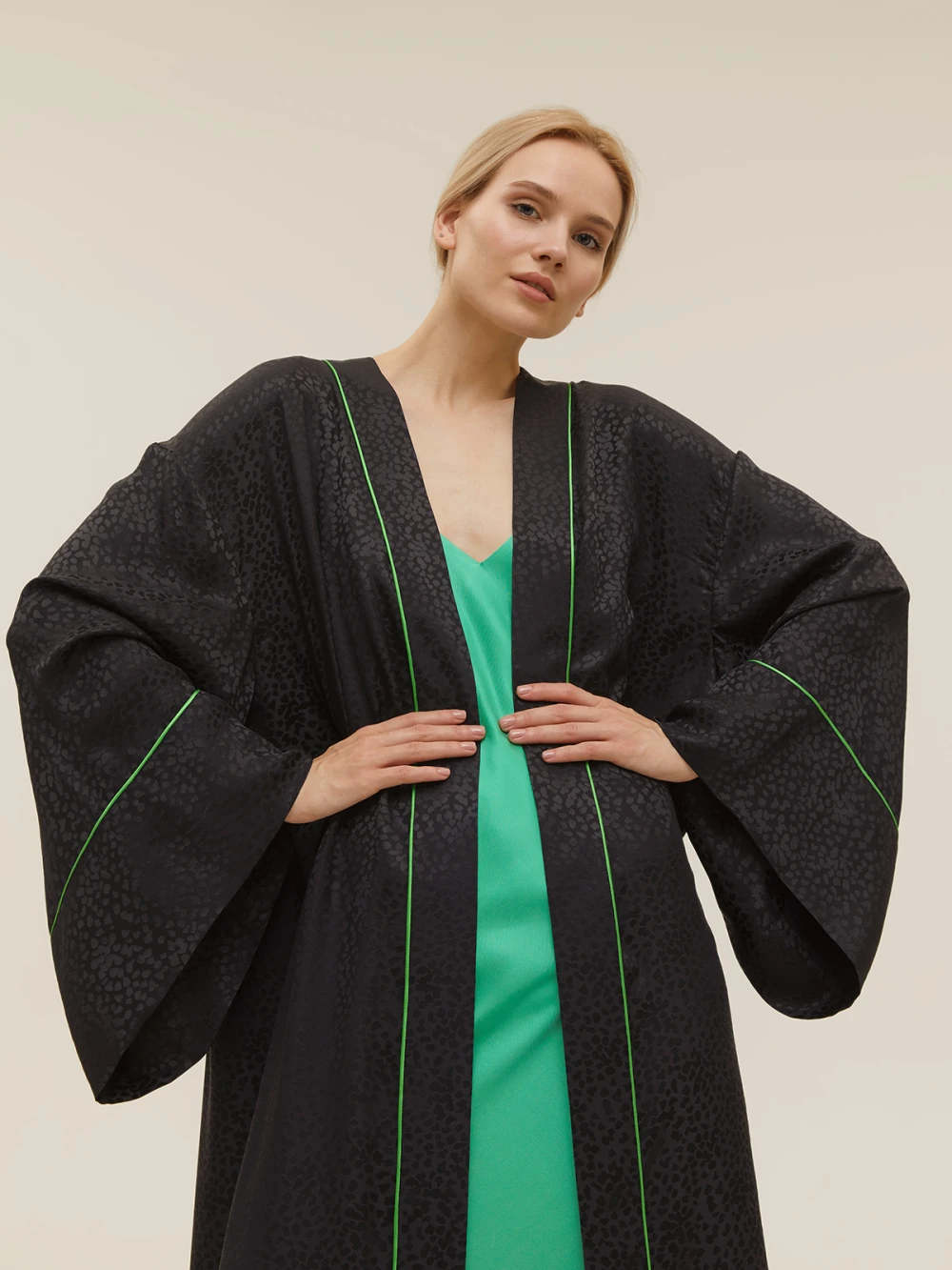 Кимоно Mira ( Цвет Чёрный с анималистическим принтом )