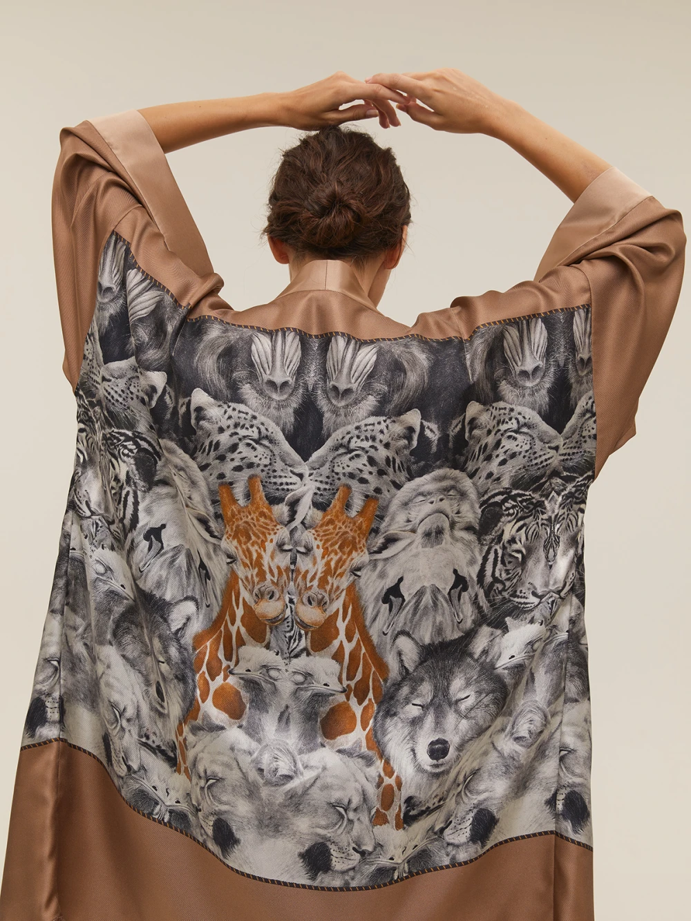 Кимоно Enka (Цвет Ореховый с анималистическим принтом, Размер L/XL, Состав 100% шёлк)