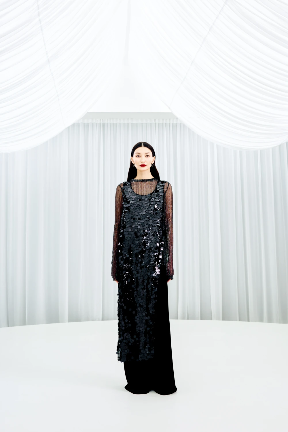 Топ Angelina J ( Цвет Чёрные крупные пайетки )