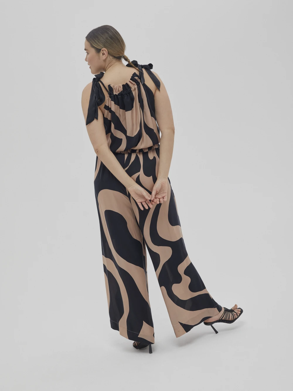 Комбинезон Maha (Цвет Бежевый с узором, Размер L, Состав 65% купро, 35% вискоза)