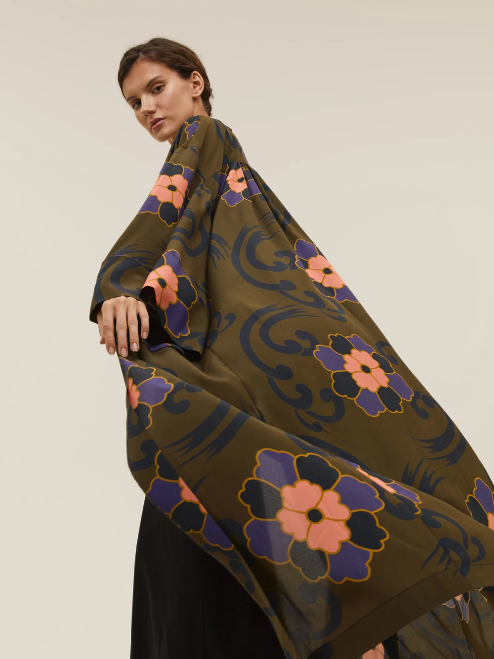 Кимоно Mira (Цвет Оливковый с цветами, Размер OneSize, Состав 100% шёлк)