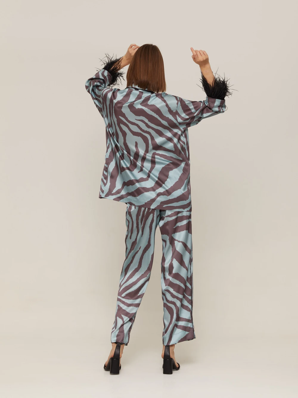 Костюм Vivien ( Цвет Голубой с анималистическим принтом, с отделкой перья )