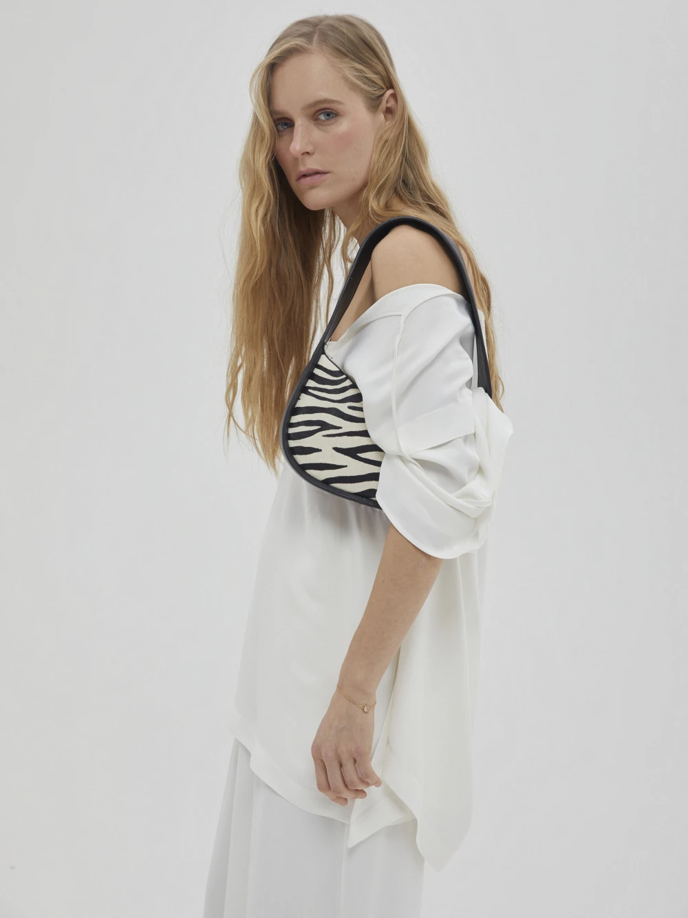 Костюм Petra (Цвет Белый, Размер S, Состав 100% вискоза)