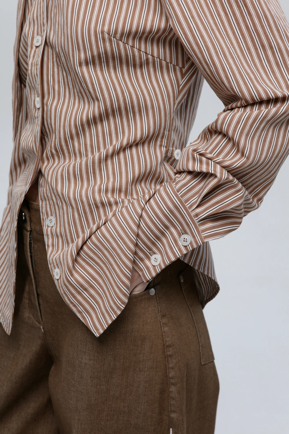 Рубашка Vran (Цвет Коричневый в полоску, Размер 44/S, Состав 90% Вискоза, 10% Полиэстер)