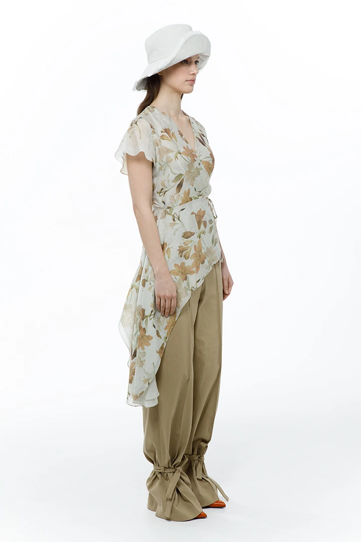 Блузка Venus (Цвет Коричнево-золотые лилии, Размер 44/S, Состав 75% Тенсел, 25% Нейлон)