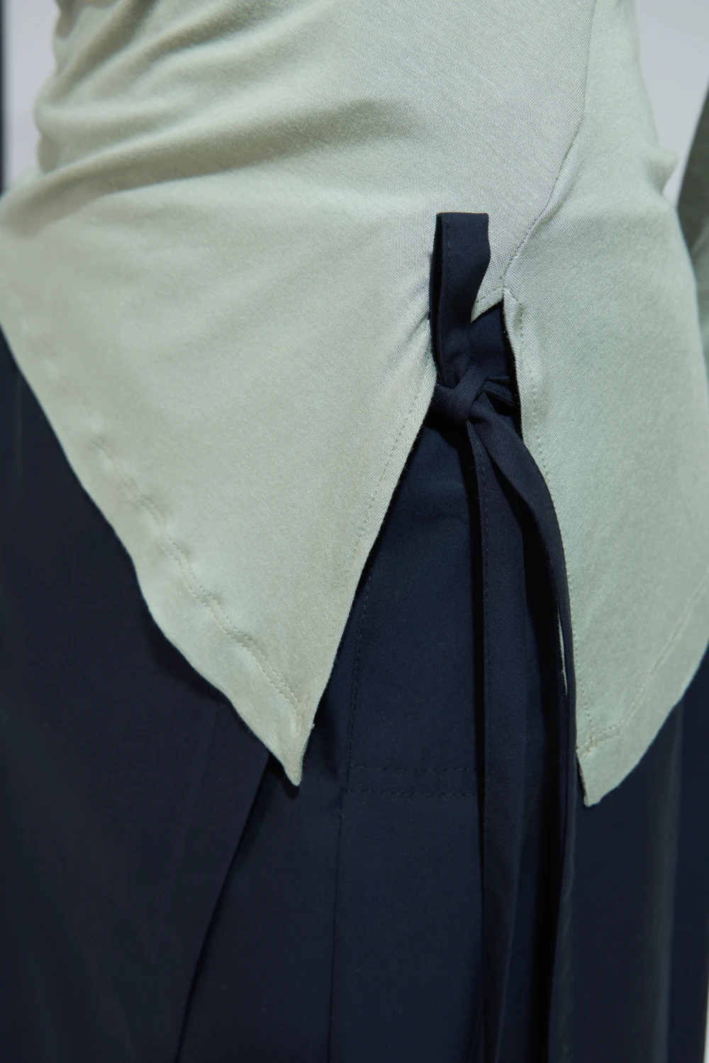 Лонгслив Livvy (Цвет Светлый хаки, Размер 44/S, Состав 95% вискоза, 5% эластан)