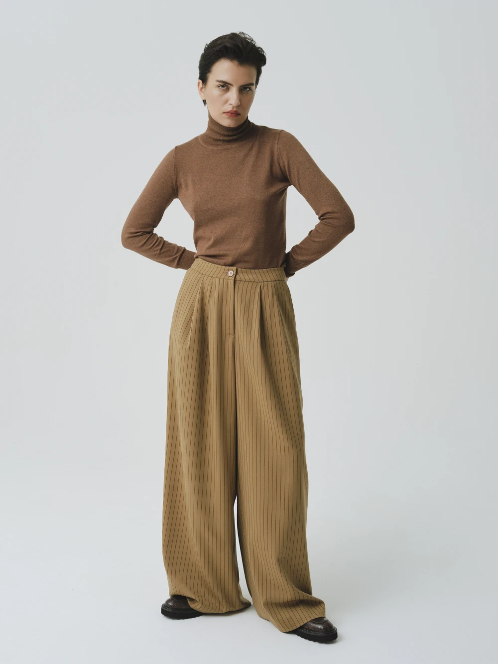 Брюки ILU (Цвет Бежевый в полоску, Размер S, Состав 53% полиэстер, 44% шерсть, 3% эластан)