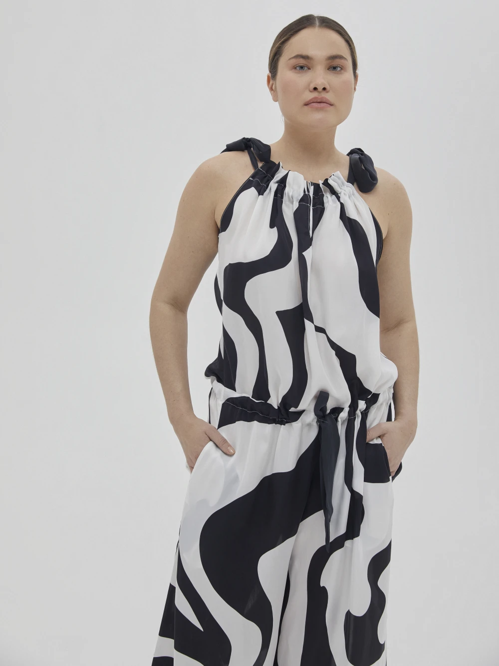 Комбинезон Maha (Цвет Белый с узором, Размер L, Состав 65% купро, 35% вискоза)