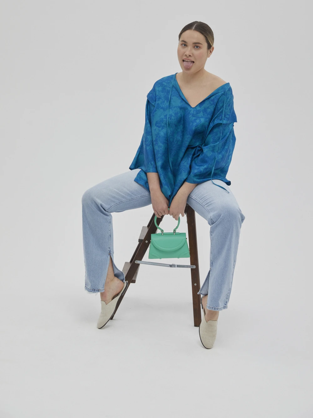 Рубашка A/Fluga (Цвет Тёмно-синий с анималистическим принтом, Размер S/M, Состав 100% шёлк)