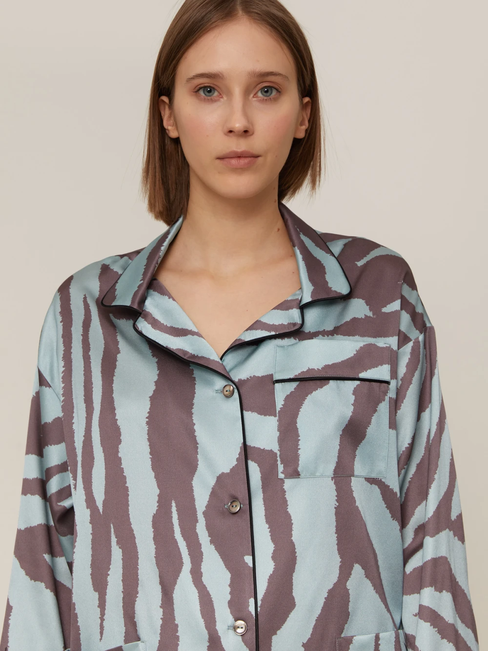 Костюм Vivien ( Цвет Голубой с анималистическим принтом, с отделкой перья )