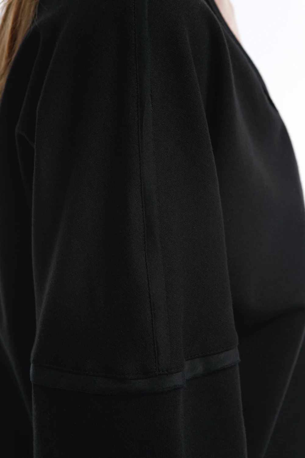 Свитшот Winter (Цвет Чёрный, Размер 44/S, Состав 100% хлопок)