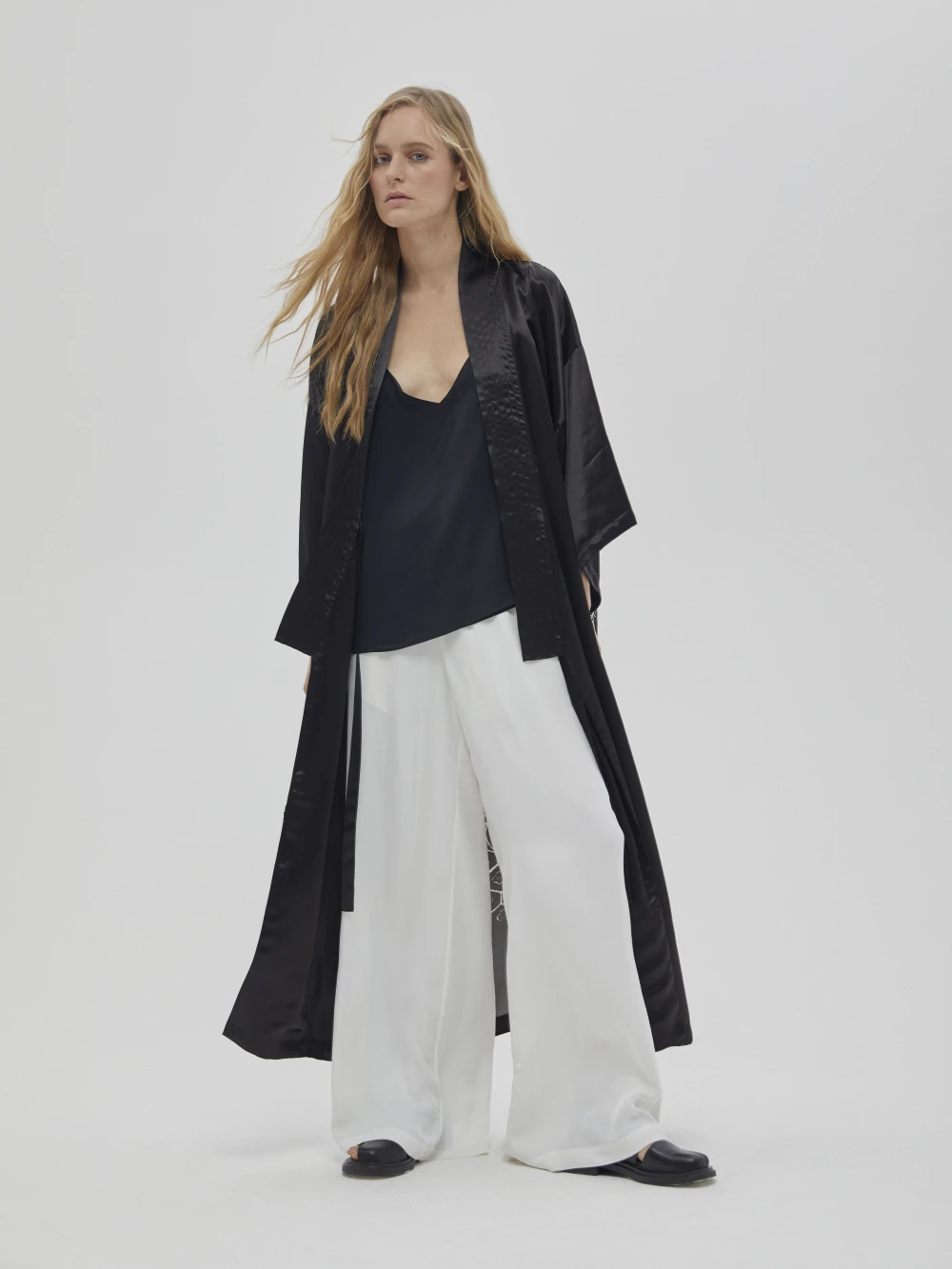 Кимоно Sirin (Цвет Белый с узором/чёрный, Размер OneSize, Состав 100% вискоза)