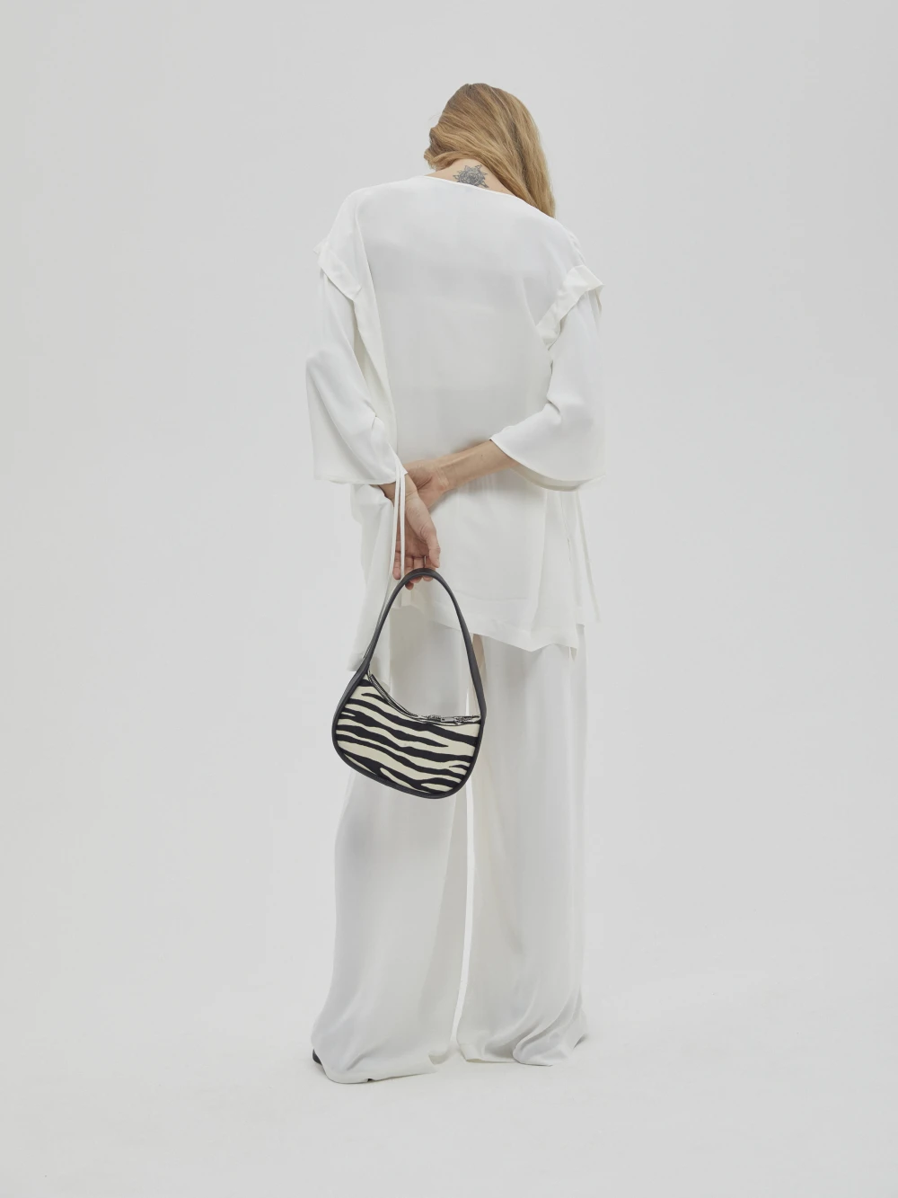 Костюм Petra (Цвет Белый, Размер S, Состав 100% вискоза)