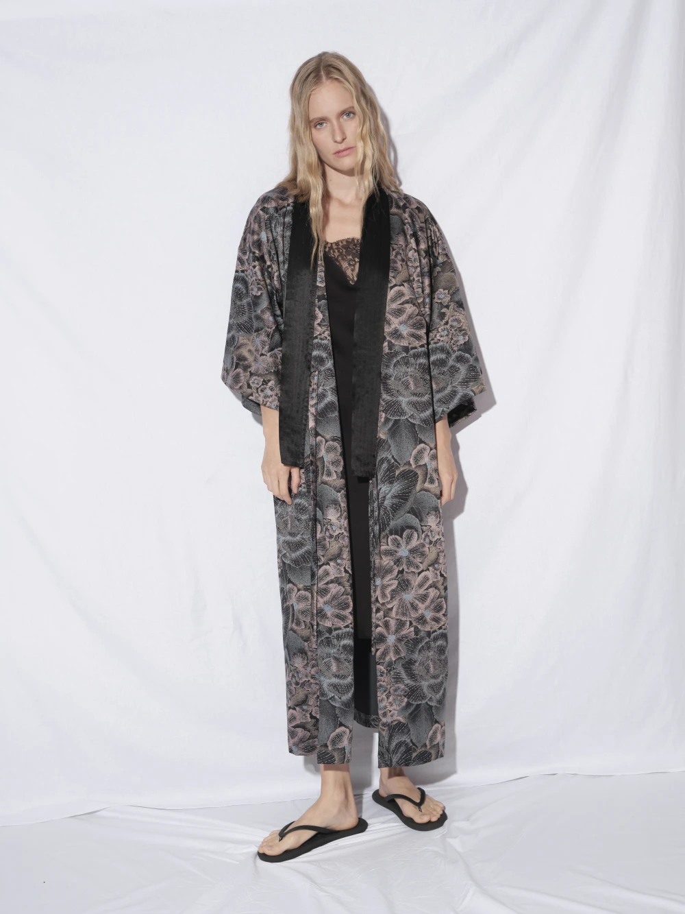 Кимоно Sirin (Цвет Тёмный с цветами, Размер OneSize, Состав 70% хлопок, 30% вискоза)