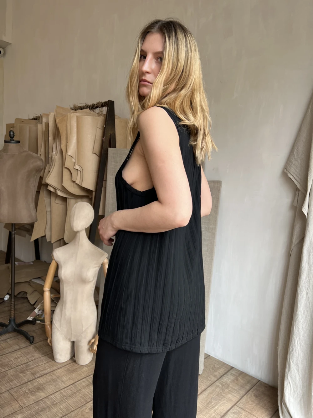 Майка Three ( Цвет Чёрный )