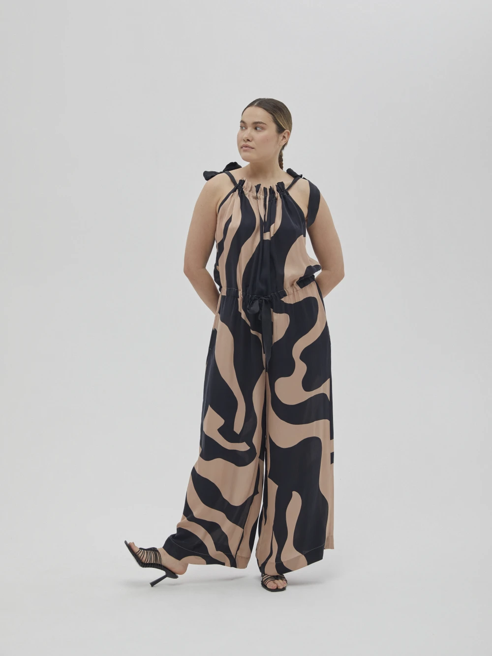 Комбинезон Maha (Цвет Бежевый с узором, Размер L, Состав 65% купро, 35% вискоза)