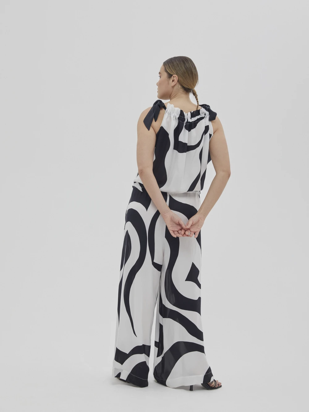 Комбинезон Maha (Цвет Белый с узором, Размер L, Состав 65% купро, 35% вискоза)