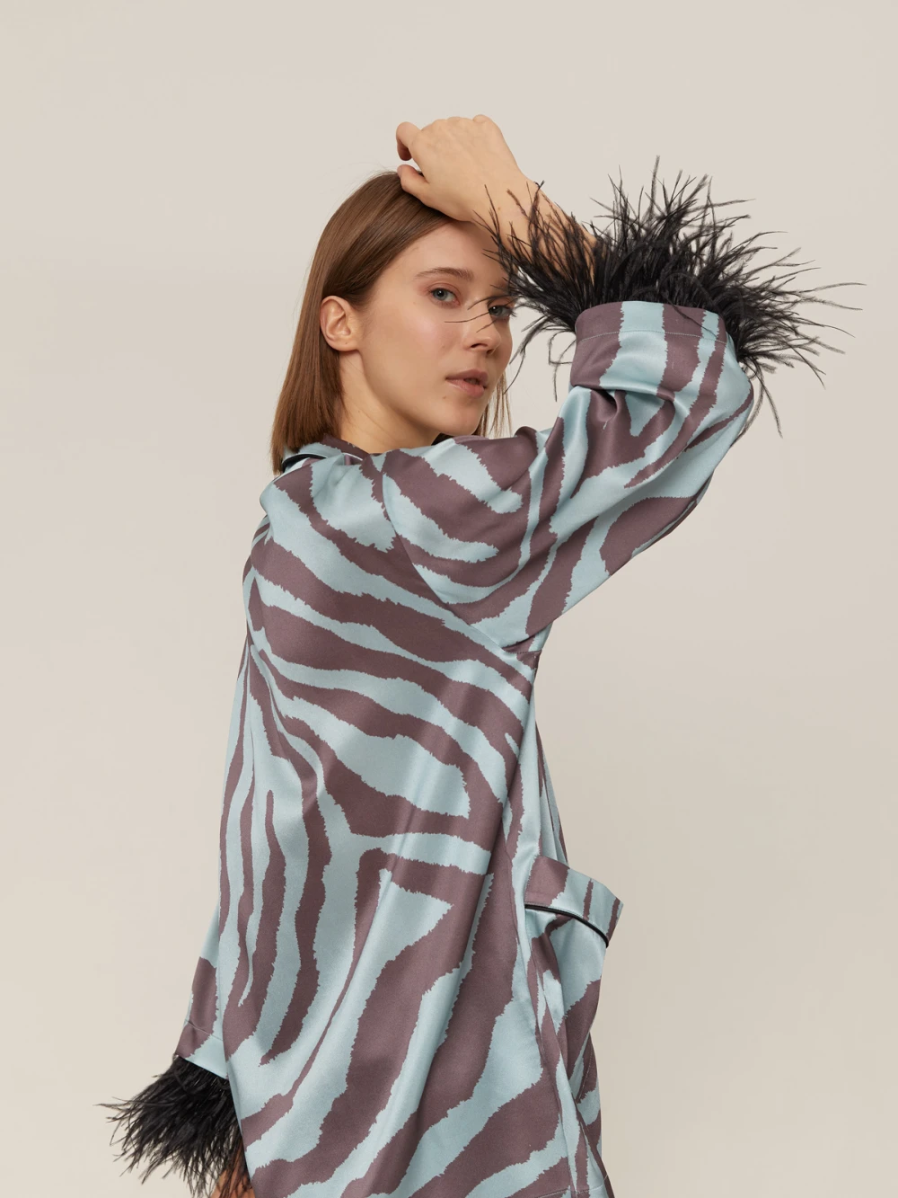 Костюм Vivien ( Цвет Голубой с анималистическим принтом, с отделкой перья )