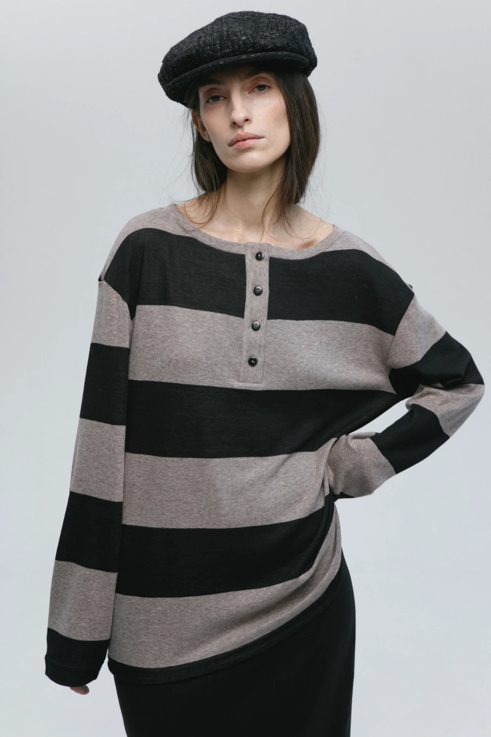 Лонгслив Boyfriend (Цвет Бежево-чёрная полоска, Размер 44/S, Состав 70% Хлопок, 28% Кашемир, 2% Полиамид)