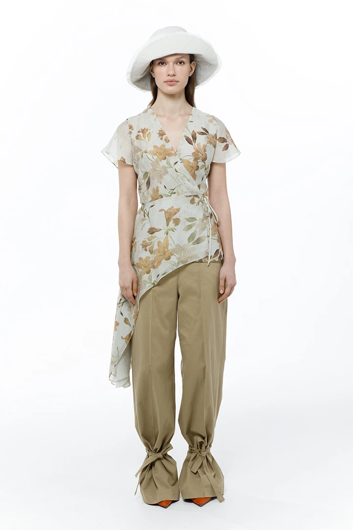 Блузка Venus (Цвет Коричнево-золотые лилии, Размер 44/S, Состав 75% Тенсел, 25% Нейлон)