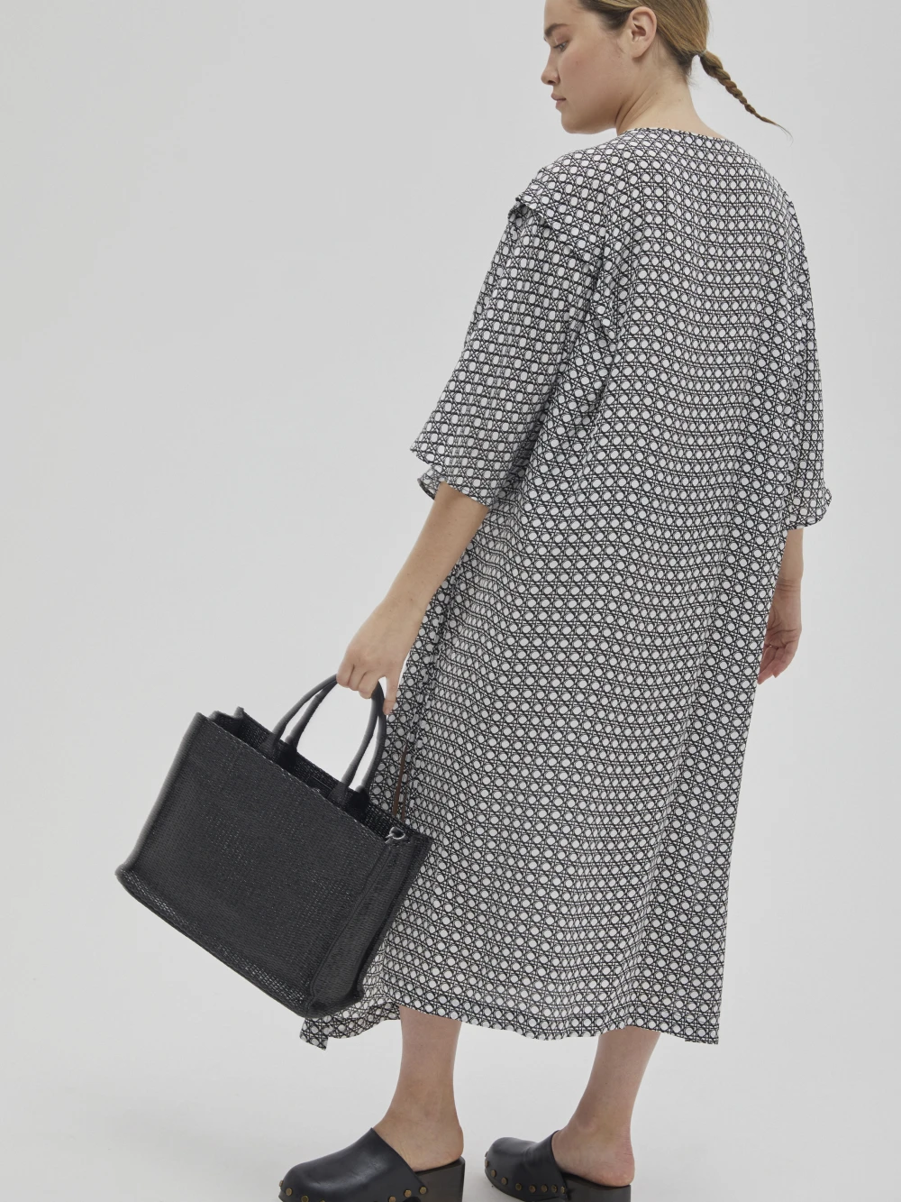 Платье Loka (Цвет Белый с узором, Размер S/M, Состав 60% вискоза, 40% хлопок)