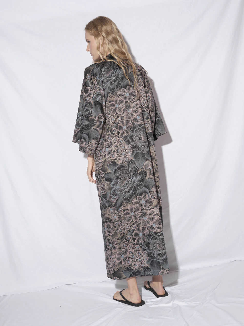 Кимоно Sirin (Цвет Тёмный с цветами, Размер OneSize, Состав 70% хлопок, 30% вискоза)