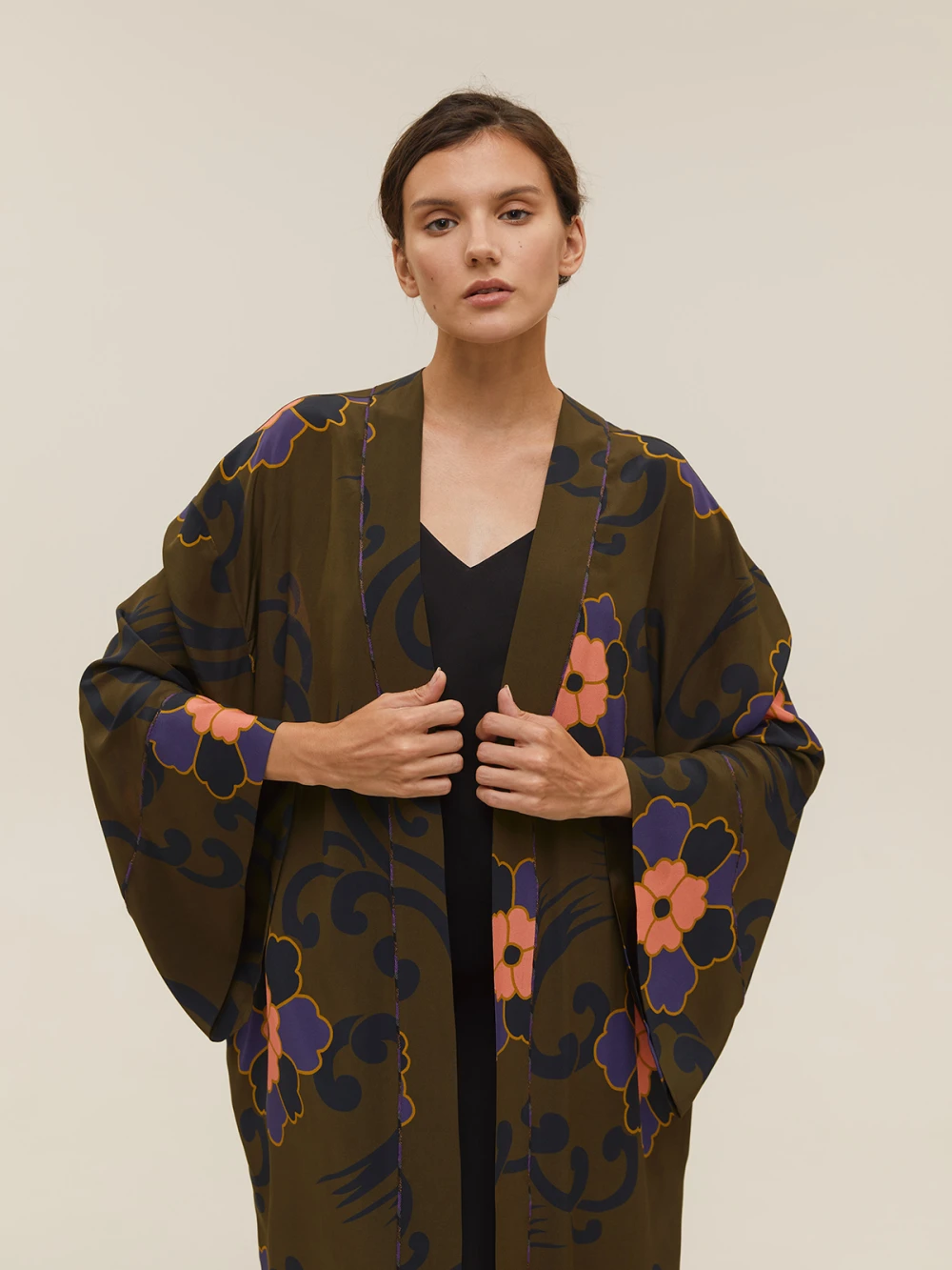 Кимоно Mira (Цвет Оливковый с цветами, Размер OneSize, Состав 100% шёлк)