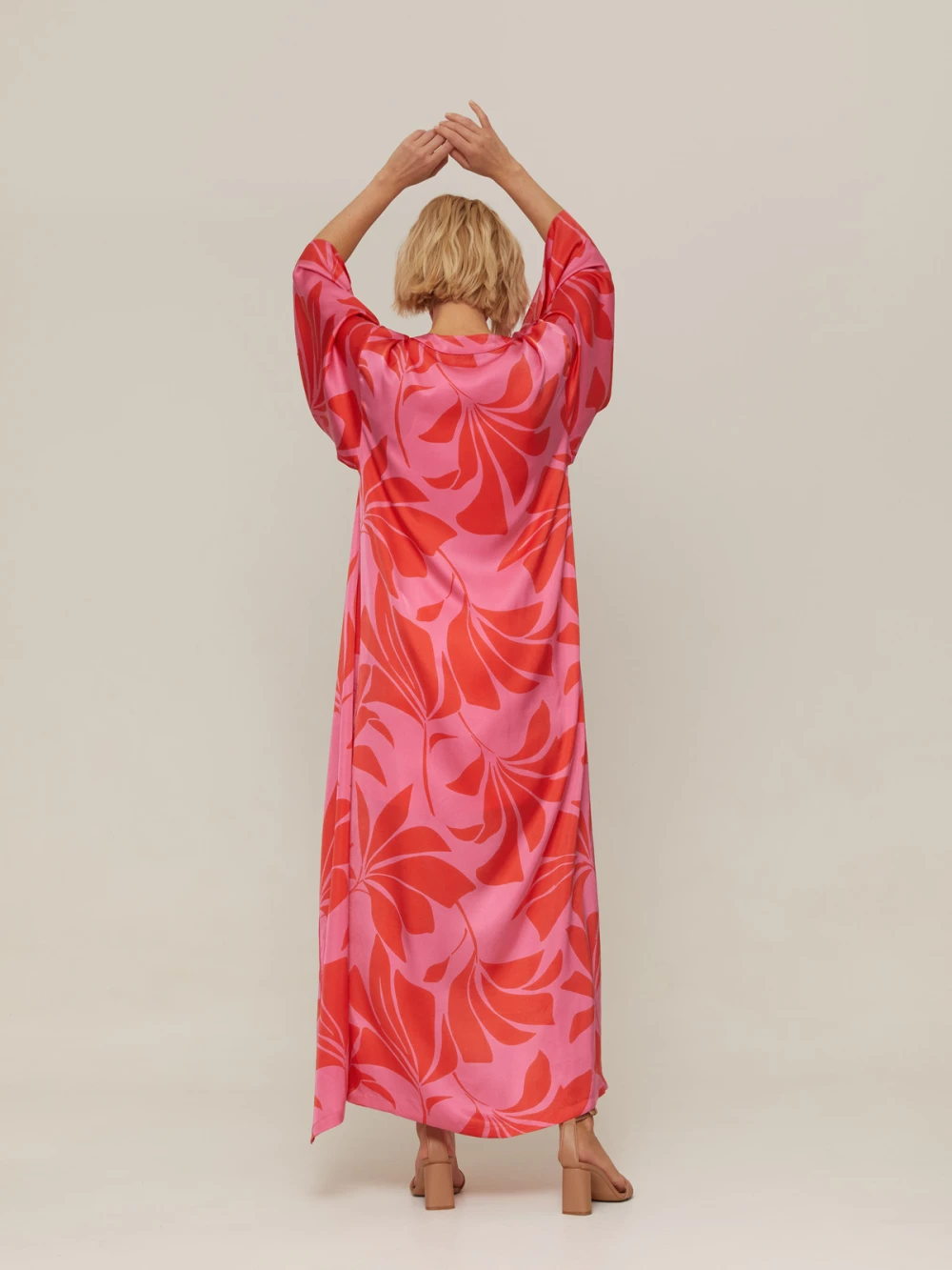 Кимоно Ingir (Цвет Розовый с цветами, Размер OneSize, Состав 100% вискоза)