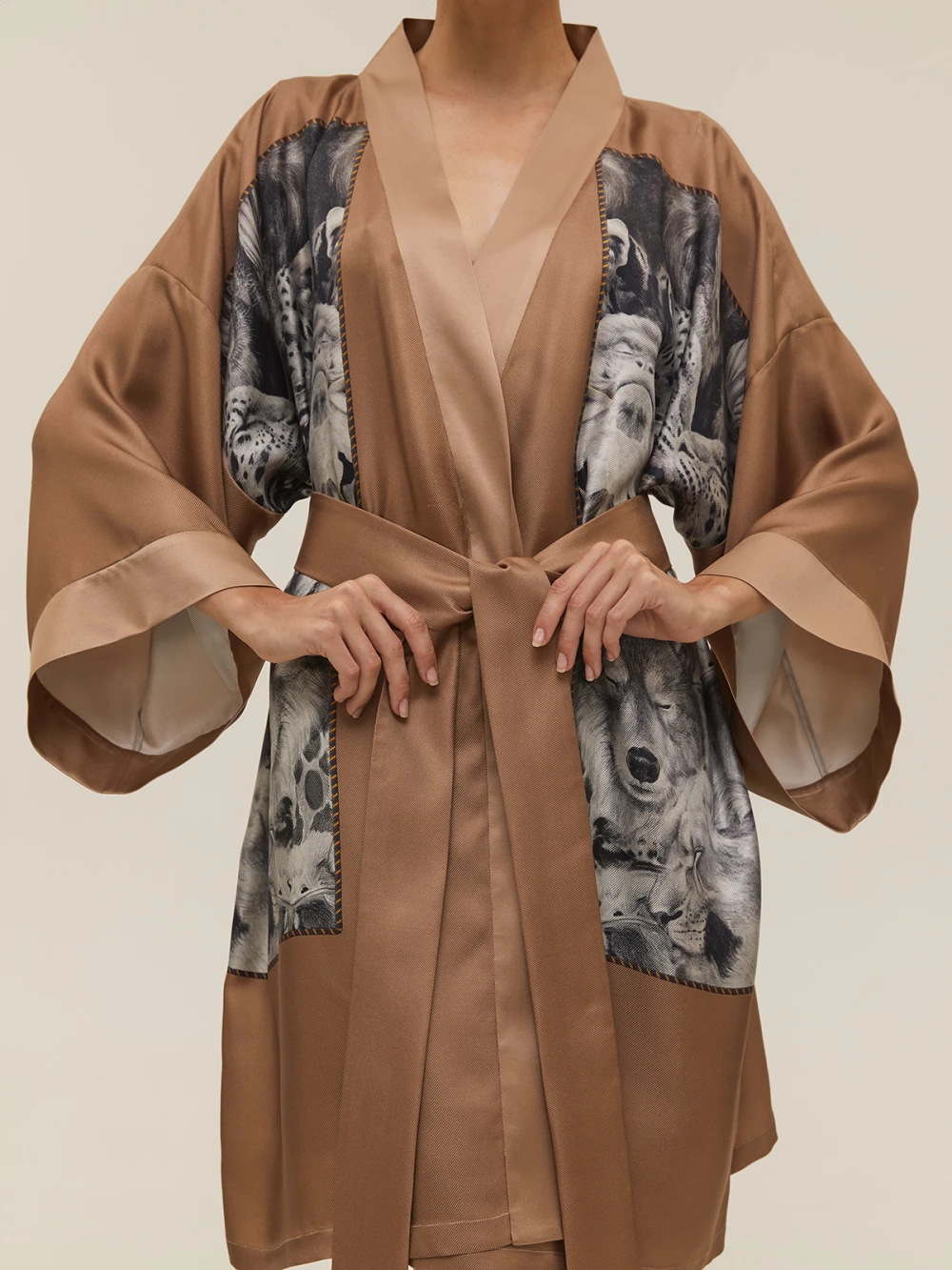 Кимоно Enka (Цвет Ореховый с анималистическим принтом, Размер L/XL, Состав 100% шёлк)
